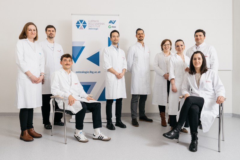 Teamfoto-Osteologie-mit-Logos_C_Gregor-Hofbauer.jpg