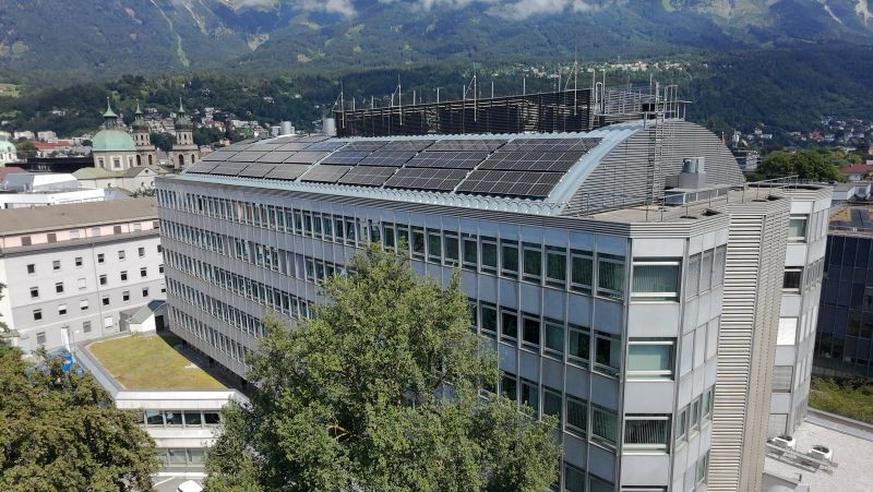 20260819_OeGK_Innsbruck-Drohnenfoto-Photovoltaik_.jpg