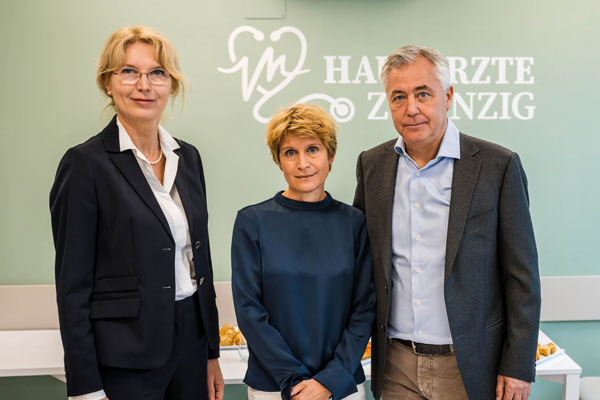 v.l.n.r. Mag.a Petra Ibounig, Mitglied des Landesstellenausschusses der &Ouml;GK in Wien, Dr.in Simone Schweitzer, Dr. Michael Schweitzer