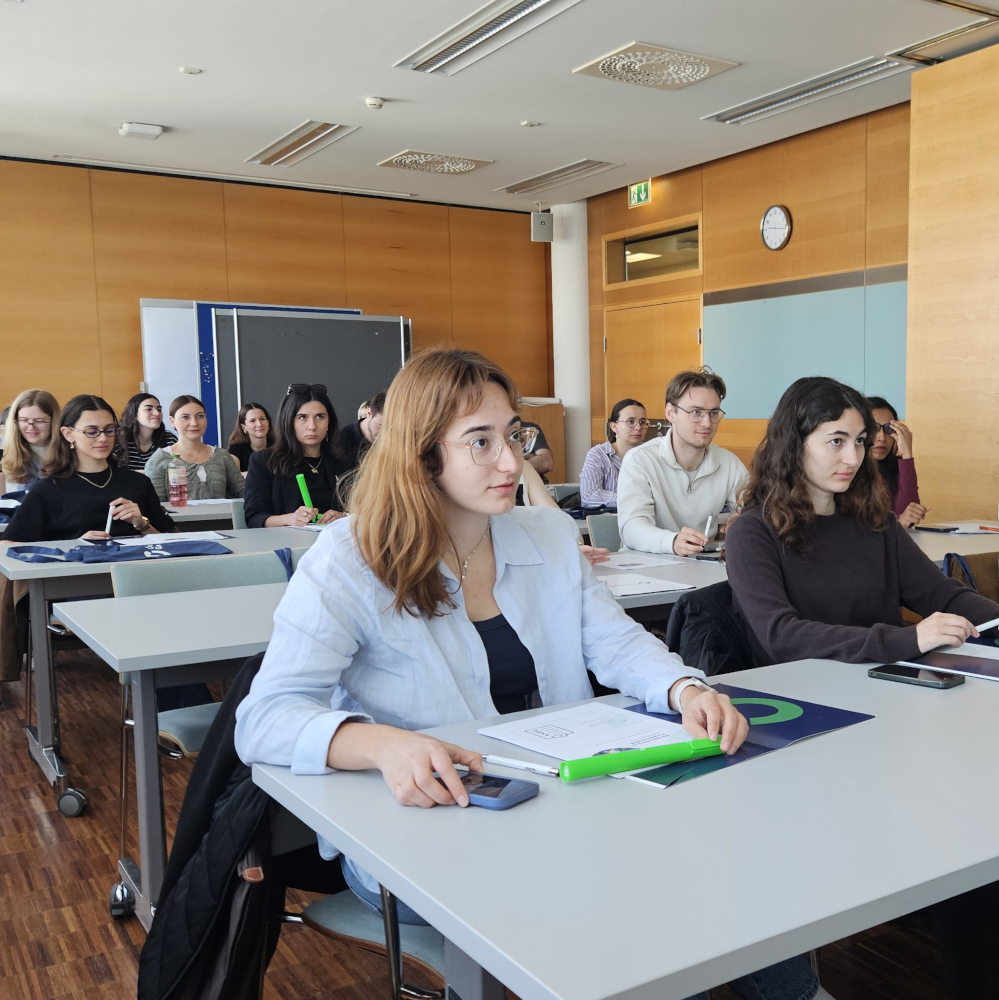 Mehr Informationen zum Thema: Servicecenter "Meine eigene Praxis" bei internationalem Workshop